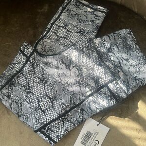 ZYIA Cobra Metallic Pocket Capri in Black & White